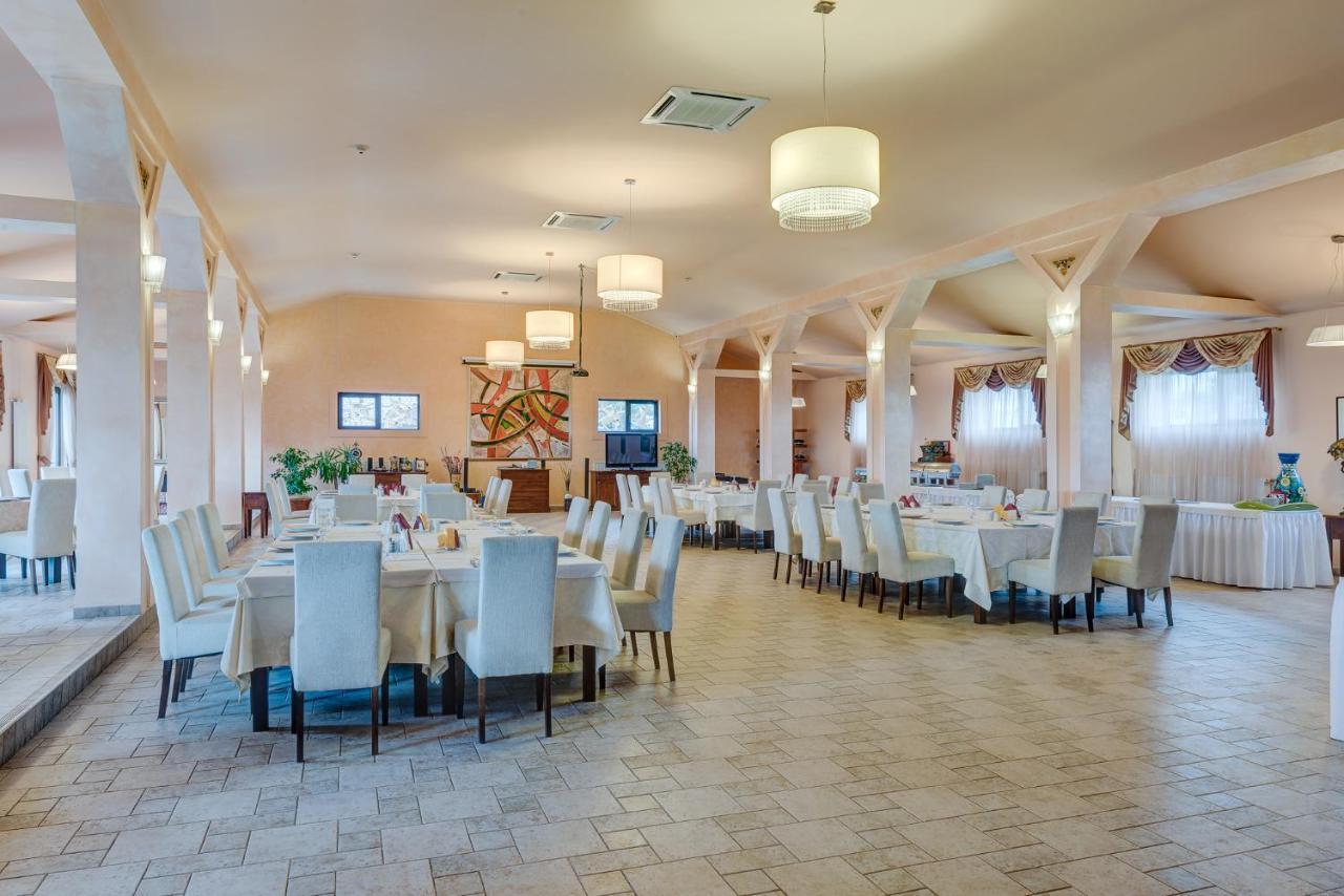 Club Insieme Grand Resort Potlogi Exterior foto