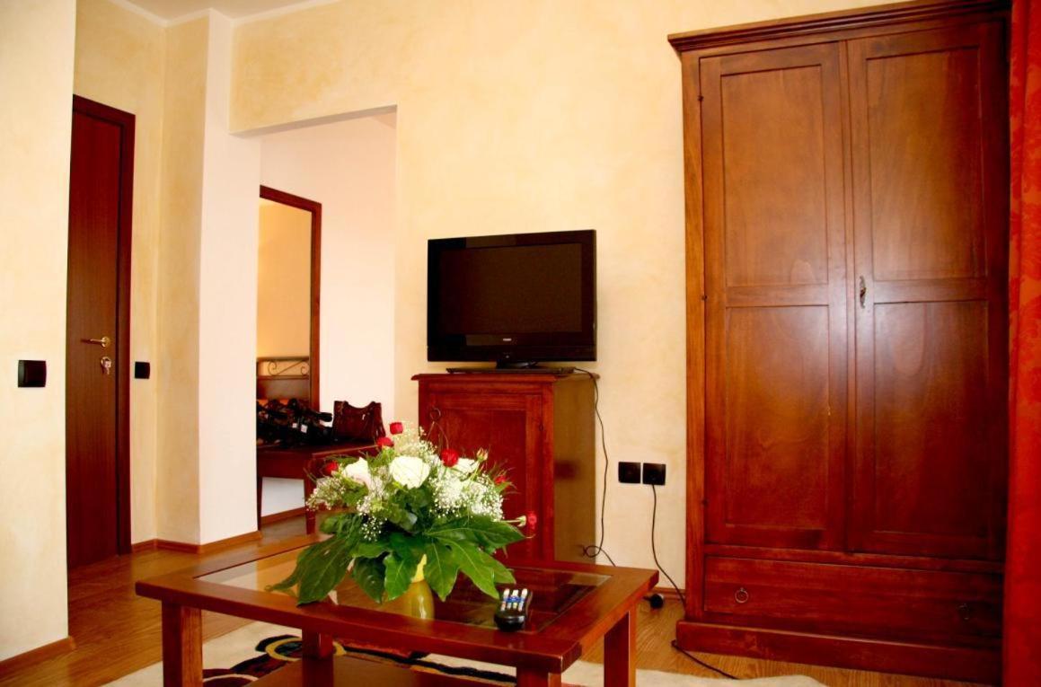 Club Insieme Grand Resort Potlogi Zimmer foto