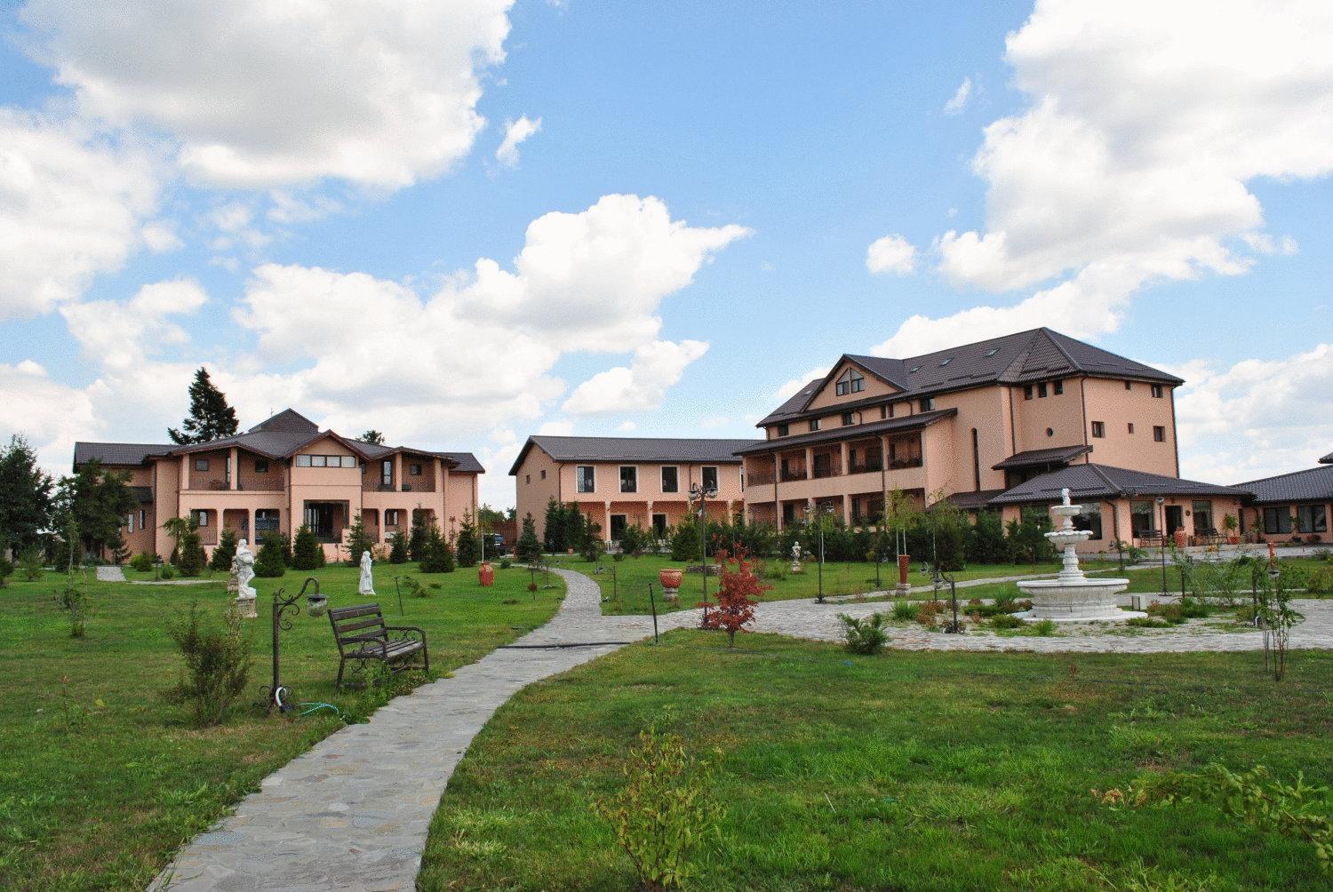 Club Insieme Grand Resort Potlogi Exterior foto